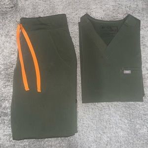 Moss Catarina™ One-Pocket Scrub Top XS
- Moss Zamora™ Jogger Scrub Pants Small